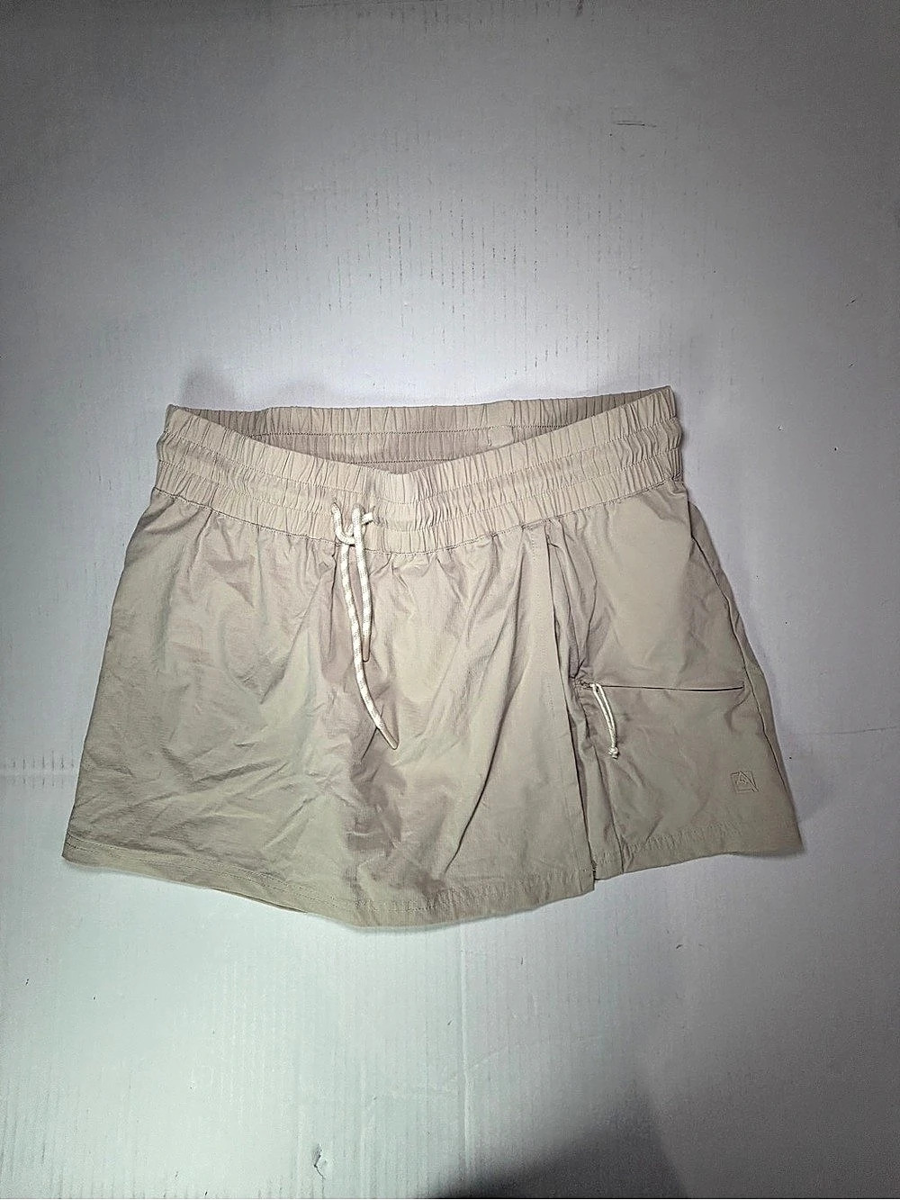 Avalanche Athletic skirted front Shorts in Beige Size Large